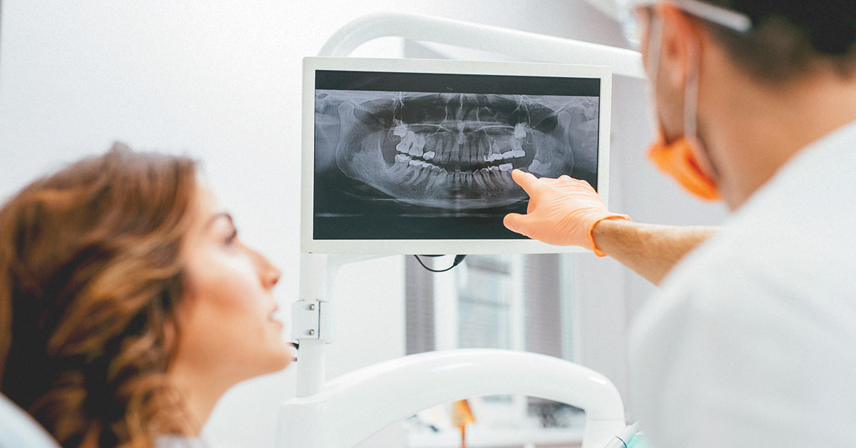 5477-dentist_showing_patient_xrays-1200x628-FACEBOOK 5477-dentist_showing_patient_xrays-1200x628-FACEBOOK